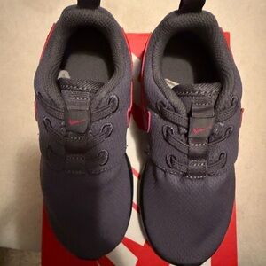 Nike Kids Shoes - Gray and Red